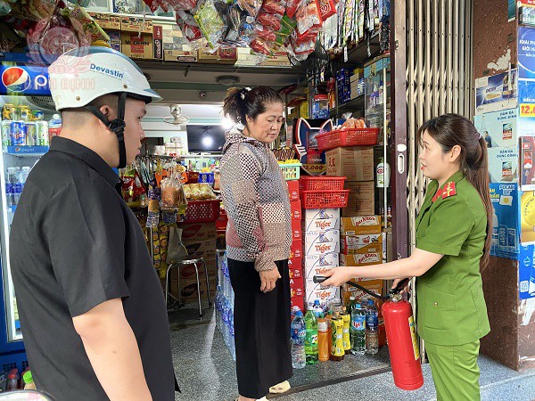 thuong uy le huynh my danh can bo ca phuong ngo may tp quy nhon huong dan mot ho kinh doanh cach kiem tra bao quan binh chua chay