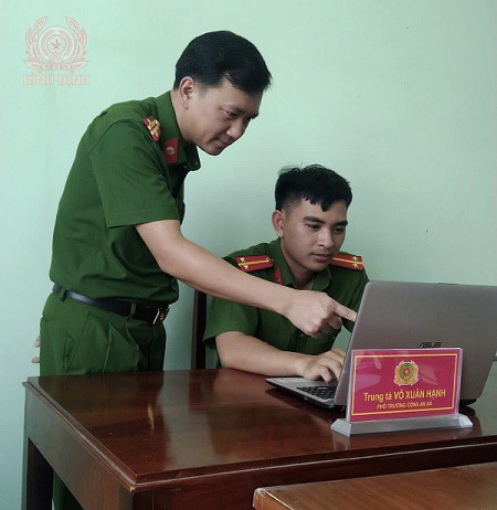 Phó Trưởng Công an xã học tập và làm theo lời Bác.