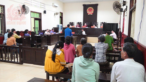 Quang cảnh phiên tòa