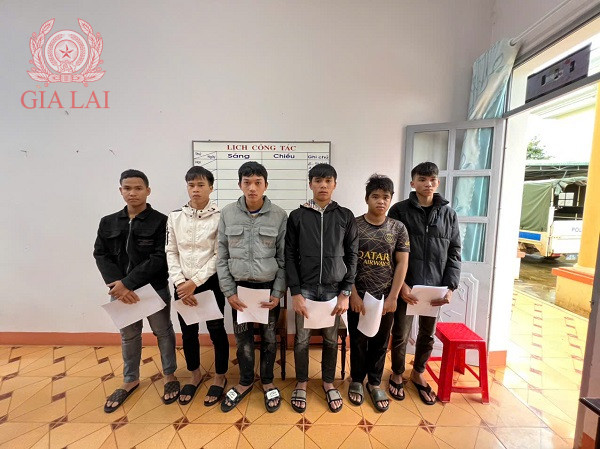 06 doi tuong bi khoi to cam di khoi noi cu tru ve hanh vi gay roi trat tu cong cong