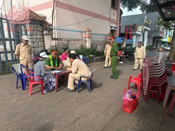 Phối hợp bảo đảm trật tự công cộng, trật tự đô thị trên địa bàn phường Pleiku.