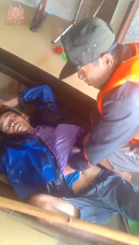 dong chi nguyen tan diep to pho to antt thon duong thien xa tuy phuoc dong tinh gia lai dang so cuu cho nan nhan